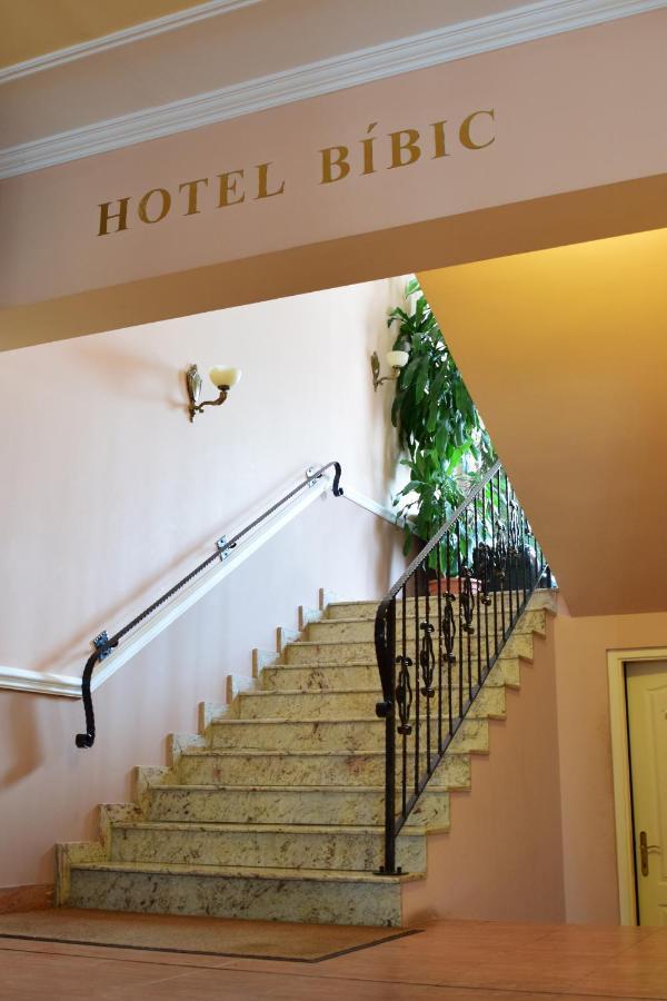 Hotel Bibic Es Tueskevar Etterem Es Horgaszto Nyíregyháza Eksteriør bilde