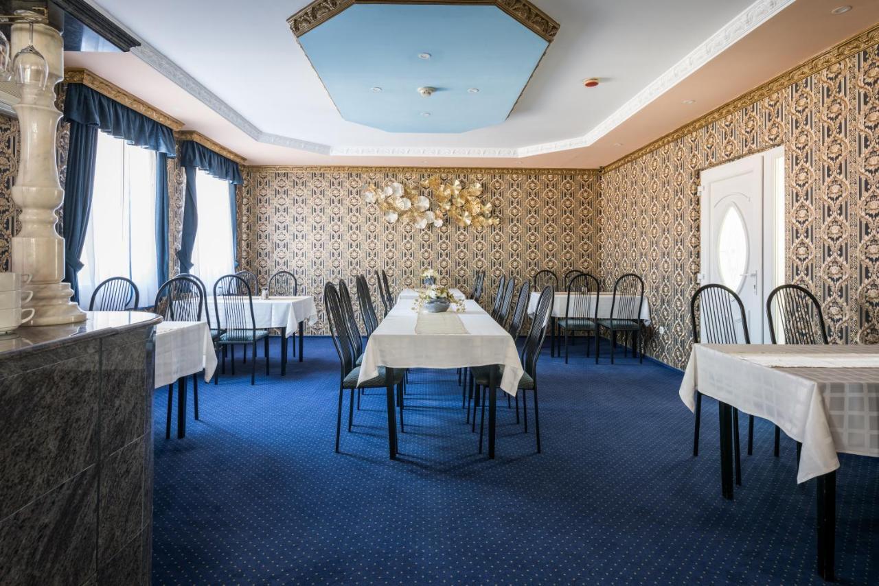 Hotel Bibic Es Tueskevar Etterem Es Horgaszto Nyíregyháza Eksteriør bilde